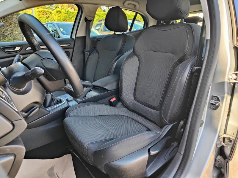 RENAULT Megane 1.3 TCe 140ch Evolution Renault-Sommières
