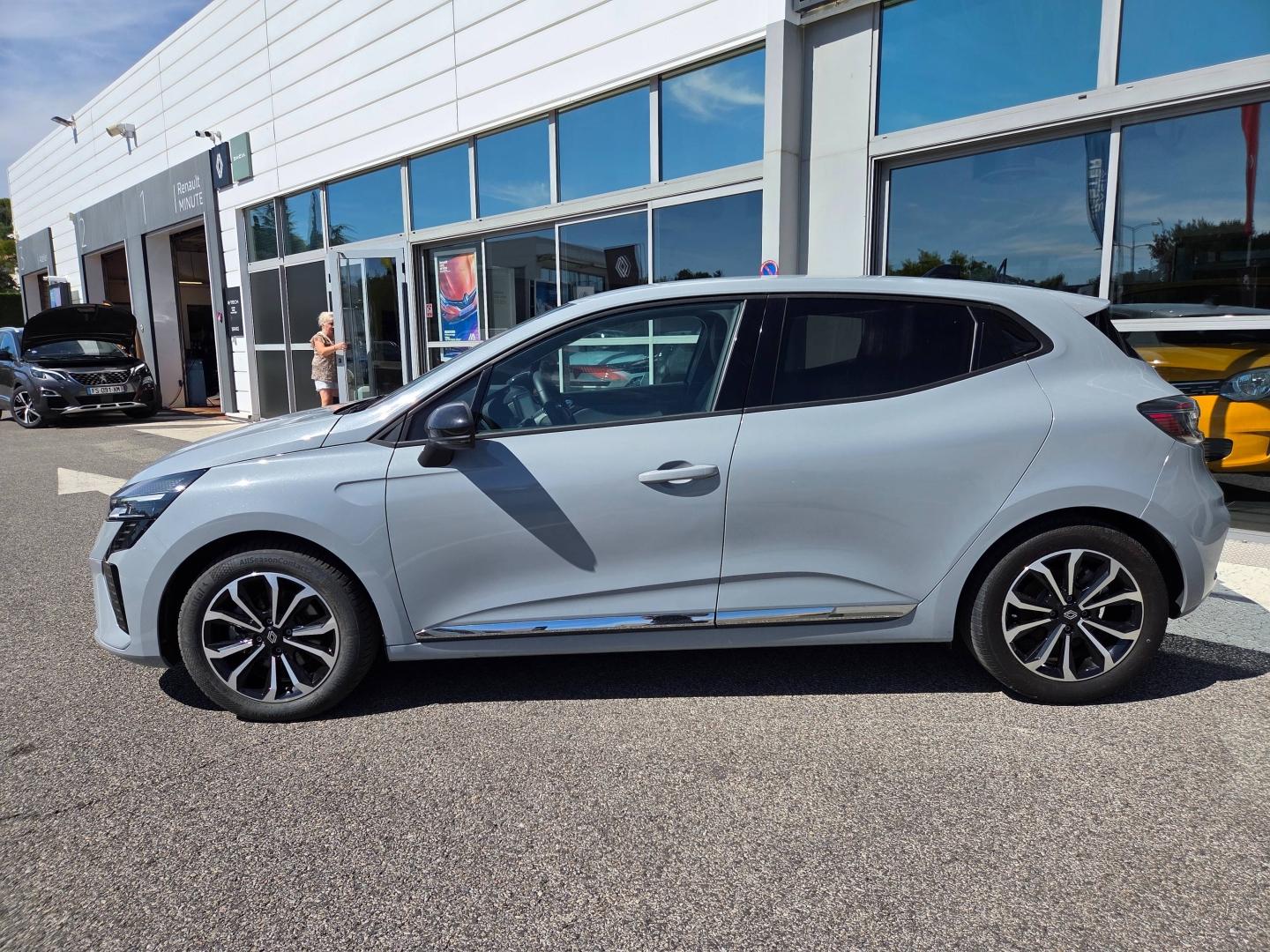 RENAULT Clio 1.6 E-Tech 145ch full hybrid Techno - 25 Renault-Sommières