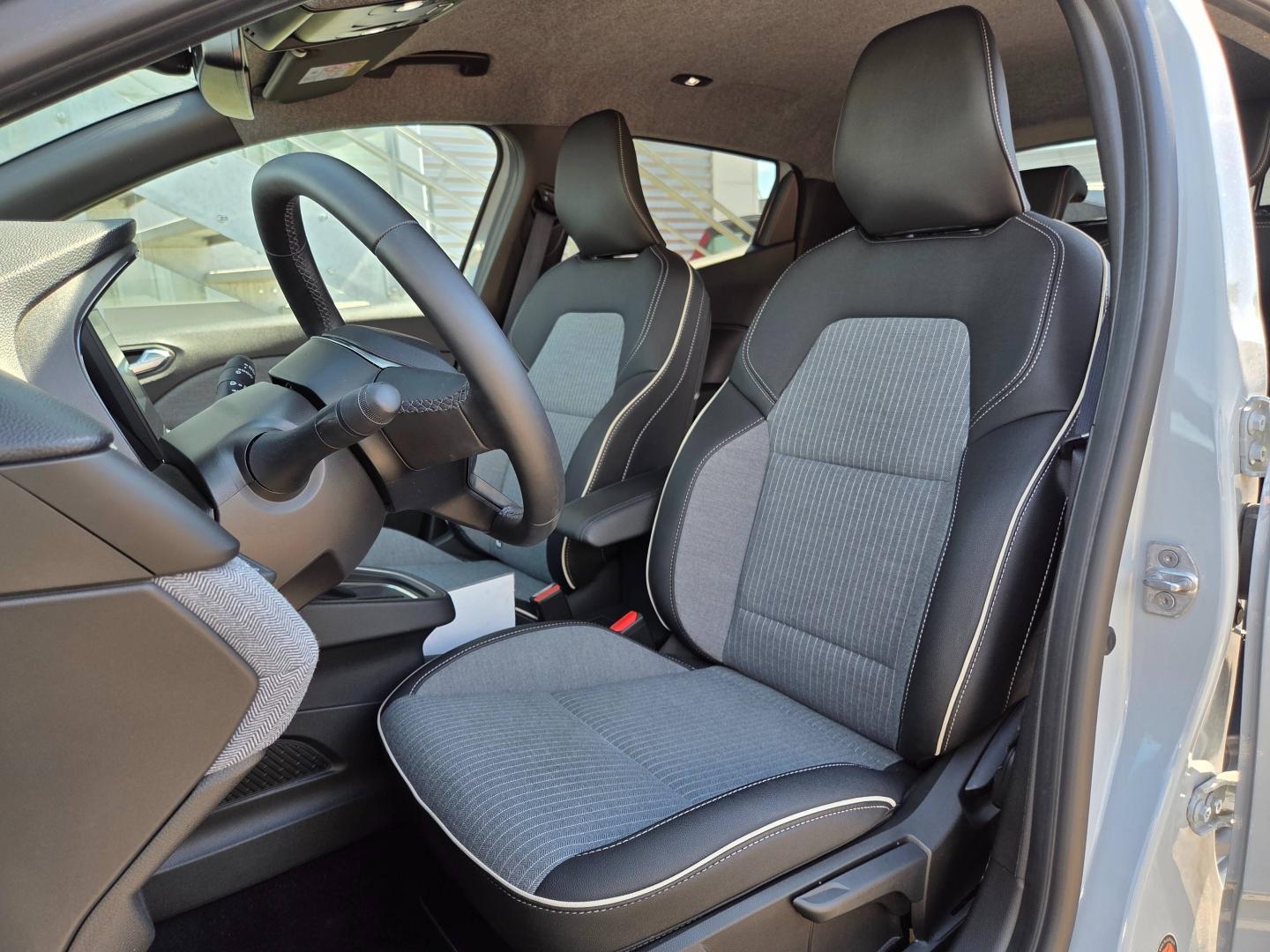 RENAULT Clio 1.6 E-Tech 145ch full hybrid Techno - 25 Renault-Sommières