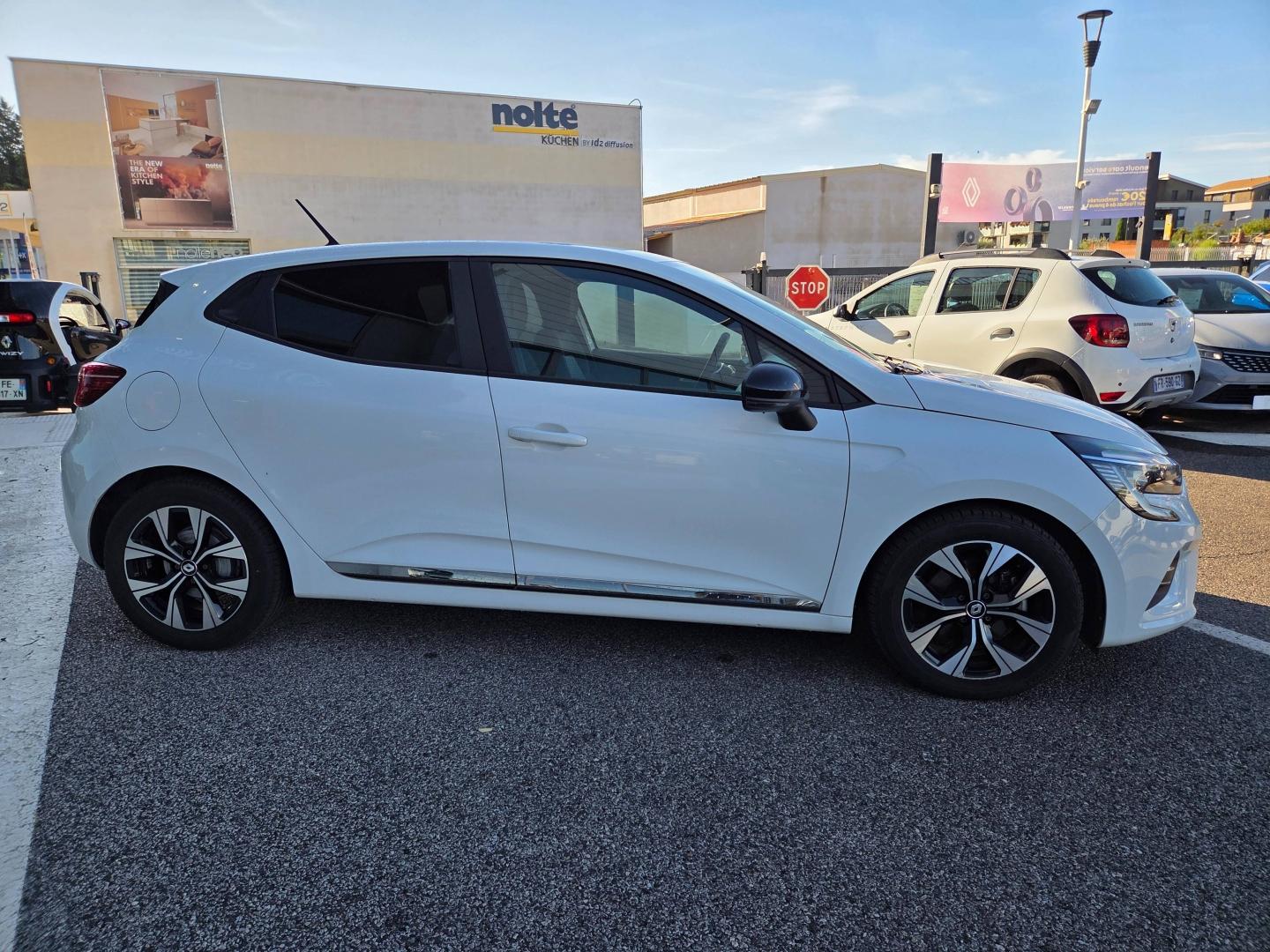 RENAULT Clio 1.6 E-Tech hybride 145ch Evolution Renault-Sommières