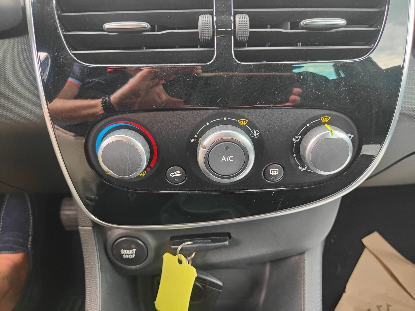 RENAULT Clio Estate 0.9 TCe 90ch energy Limited Euro6 2015 Renault-Sommières