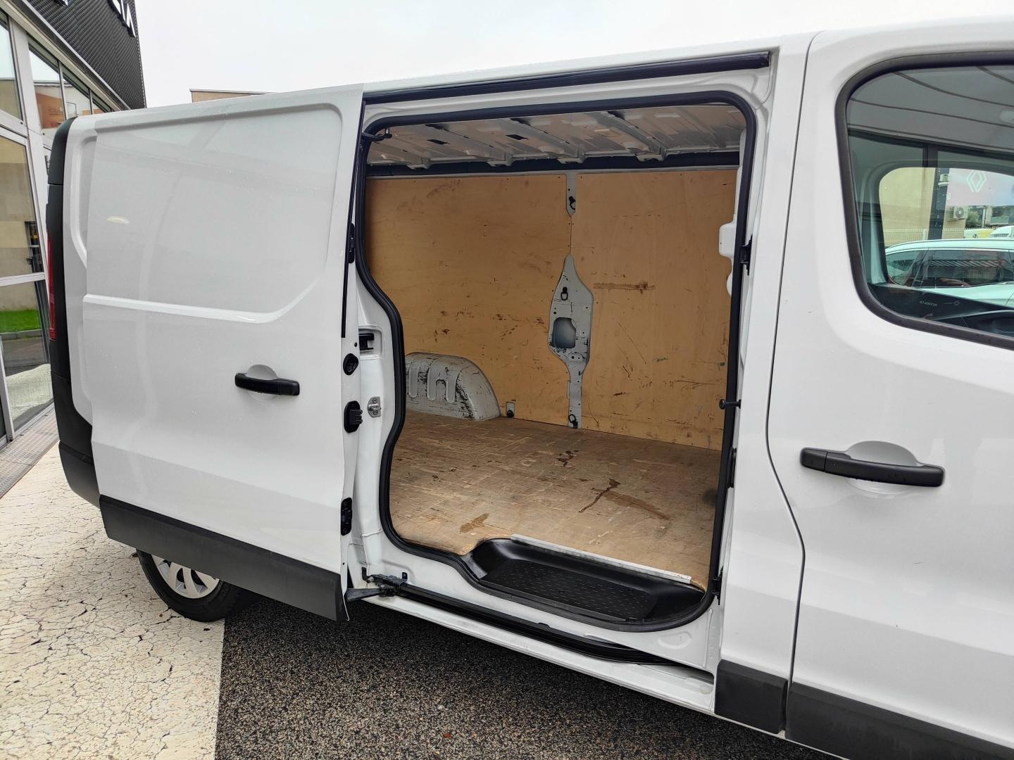 RENAULT Trafic Fg L2H1 1300 2.0 dCi 120ch Grand Confort E6 Renault-Sommières