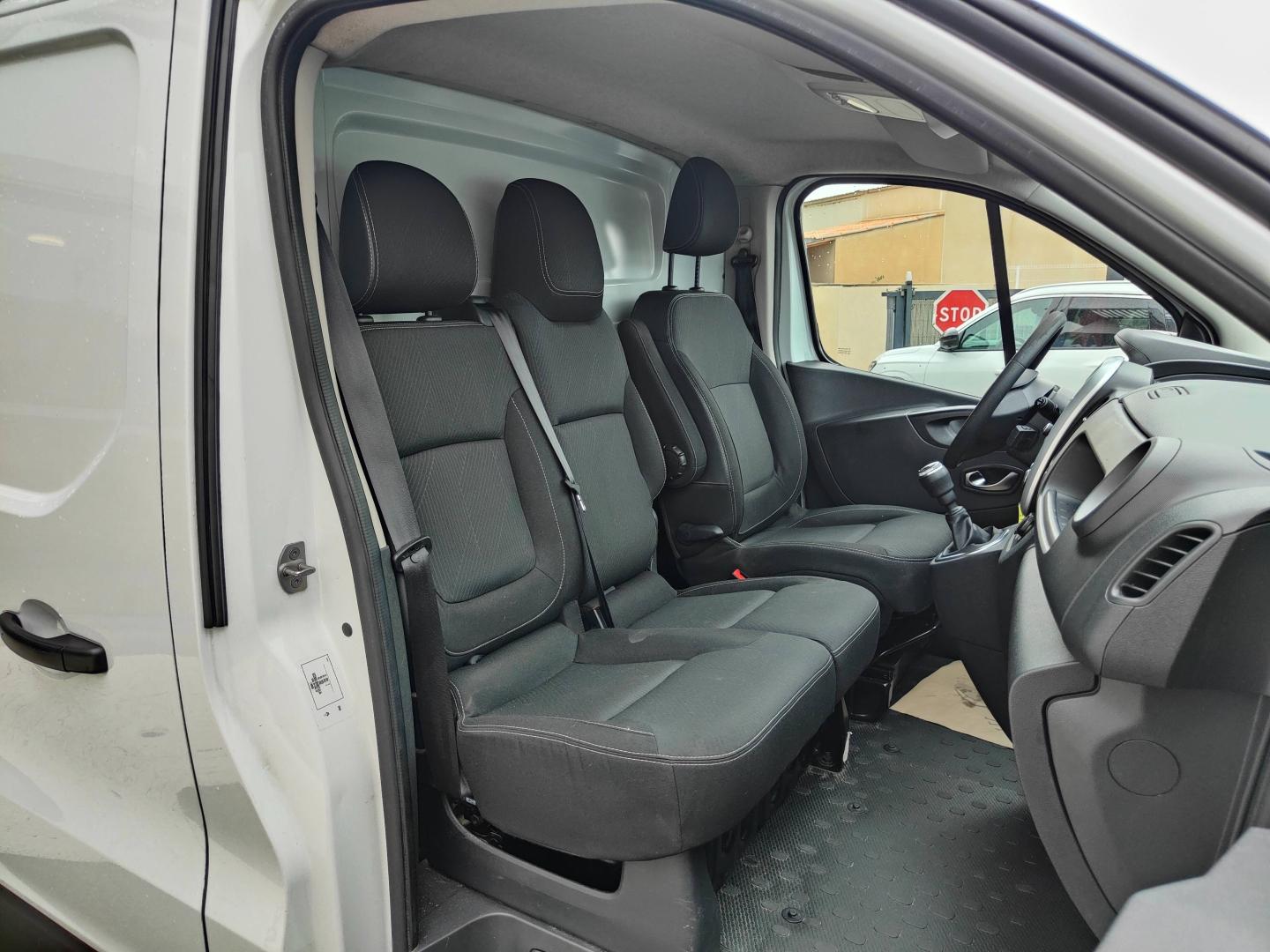 RENAULT Trafic Fg L2H1 1300 2.0 dCi 120ch Grand Confort E6 Renault-Sommières