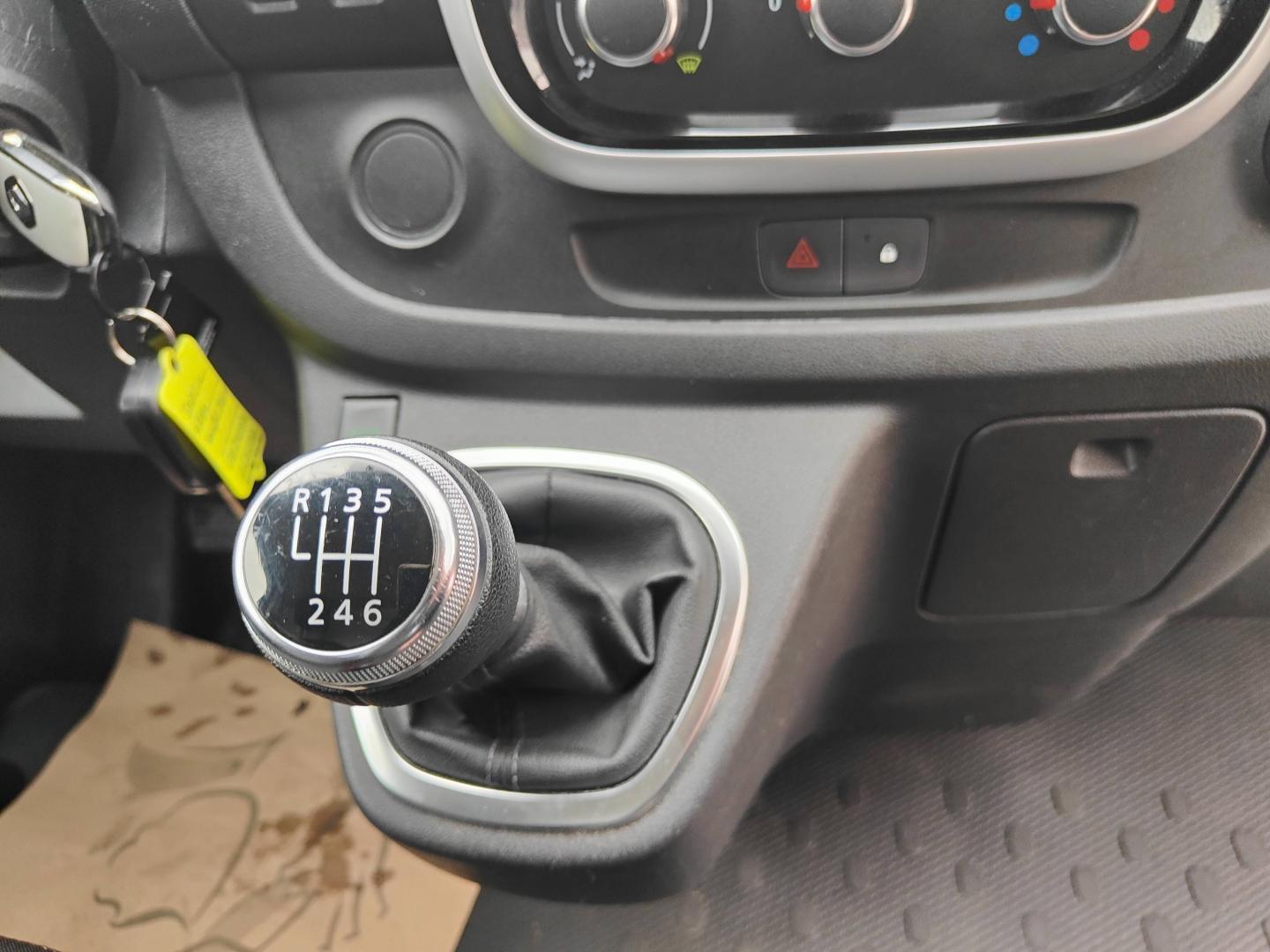 RENAULT Trafic Fg L2H1 1300 2.0 dCi 120ch Grand Confort E6 Renault-Sommières