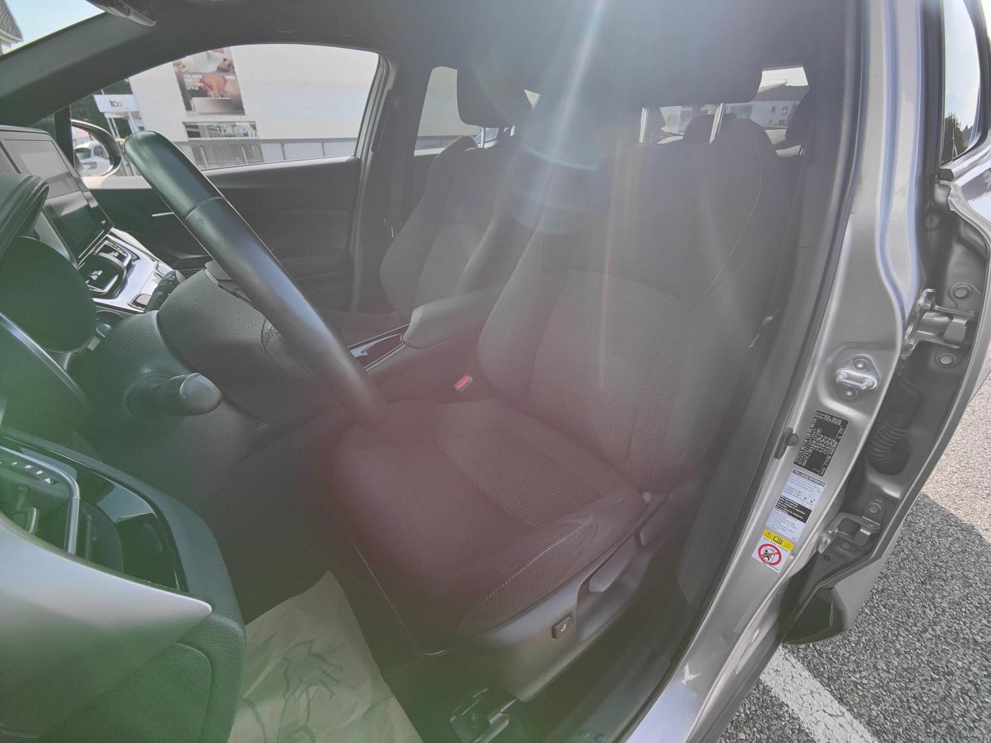 TOYOTA C-HR 122h Graphic 2WD E-CVT Renault-Sommières