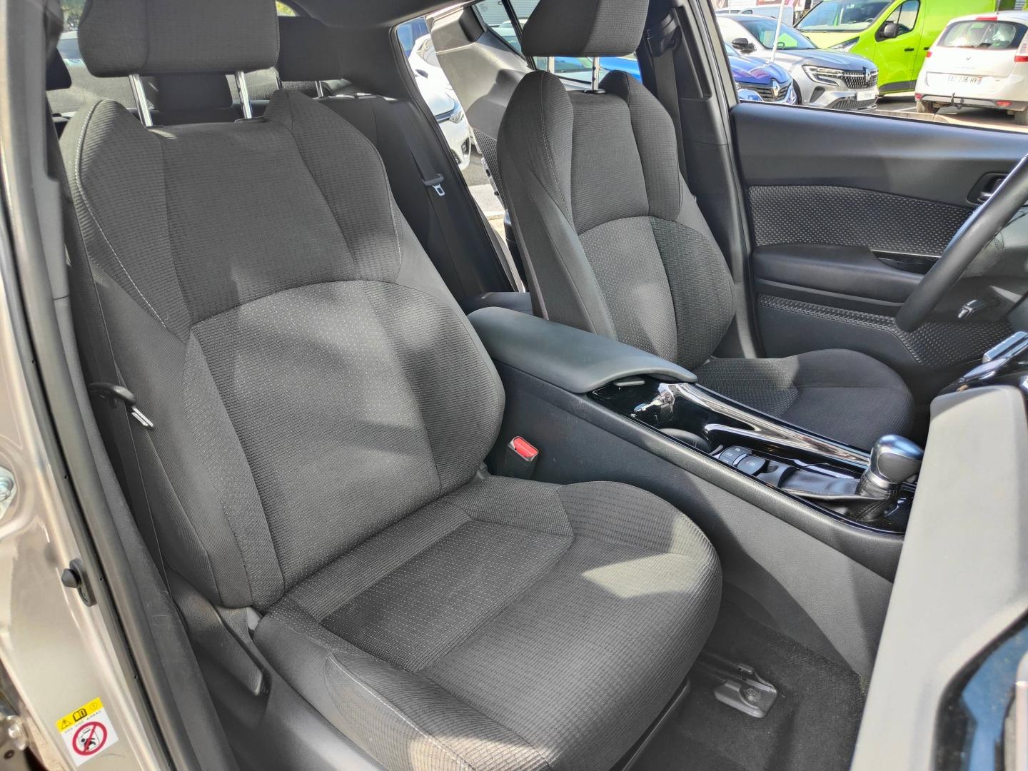 TOYOTA C-HR 122h Graphic 2WD E-CVT Renault-Sommières