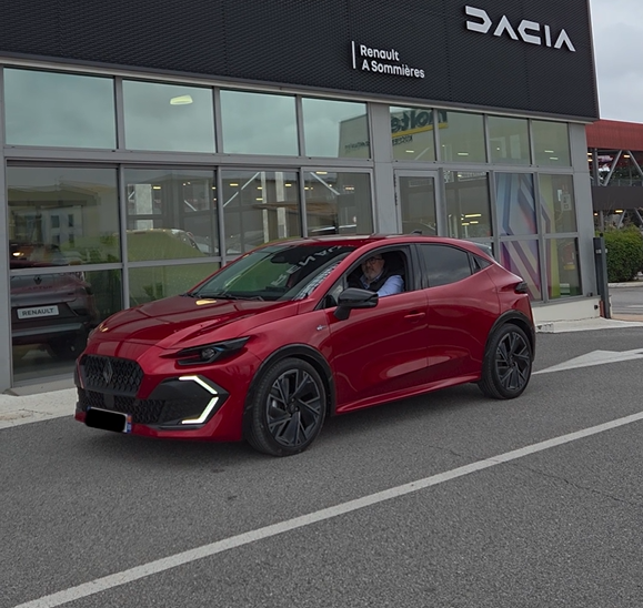 La Nouvelle Clio 6 sublime les rues de Sommières