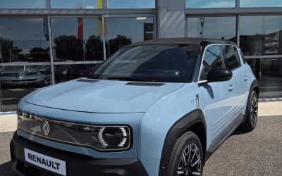 Renault 4 E-Tech Plein Sud à Sommières